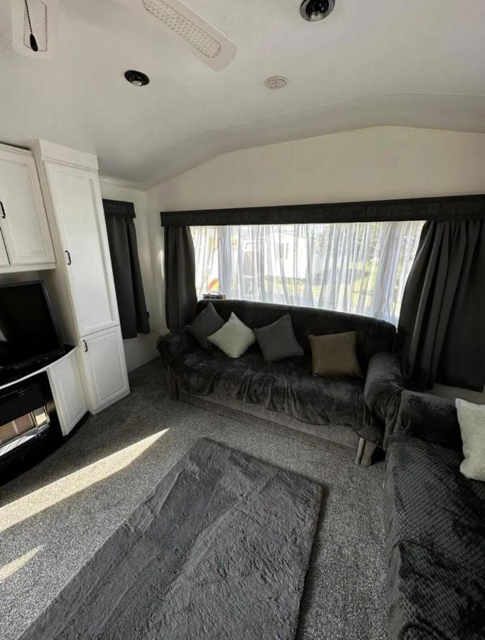 2 Bedroom Caravan With Sea Views Eastchurch Buitenkant foto