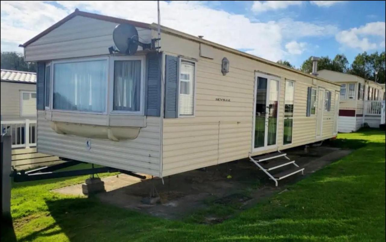 2 Bedroom Caravan With Sea Views Eastchurch Buitenkant foto
