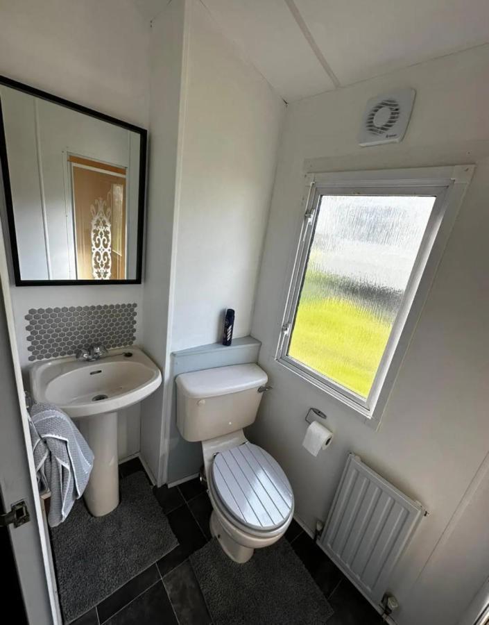 2 Bedroom Caravan With Sea Views Eastchurch Buitenkant foto