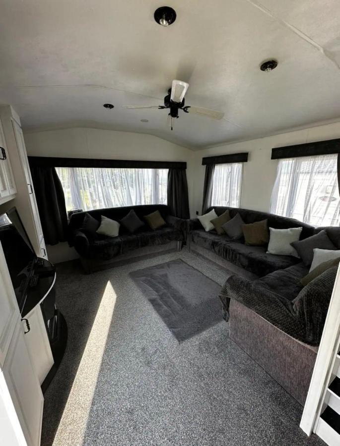 2 Bedroom Caravan With Sea Views Eastchurch Buitenkant foto