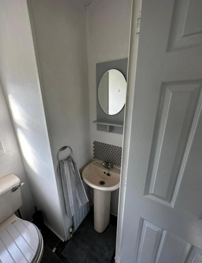 2 Bedroom Caravan With Sea Views Eastchurch Buitenkant foto
