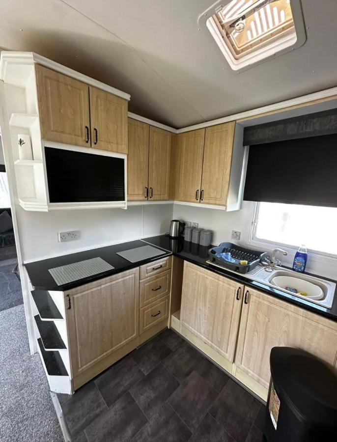 2 Bedroom Caravan With Sea Views Eastchurch Buitenkant foto