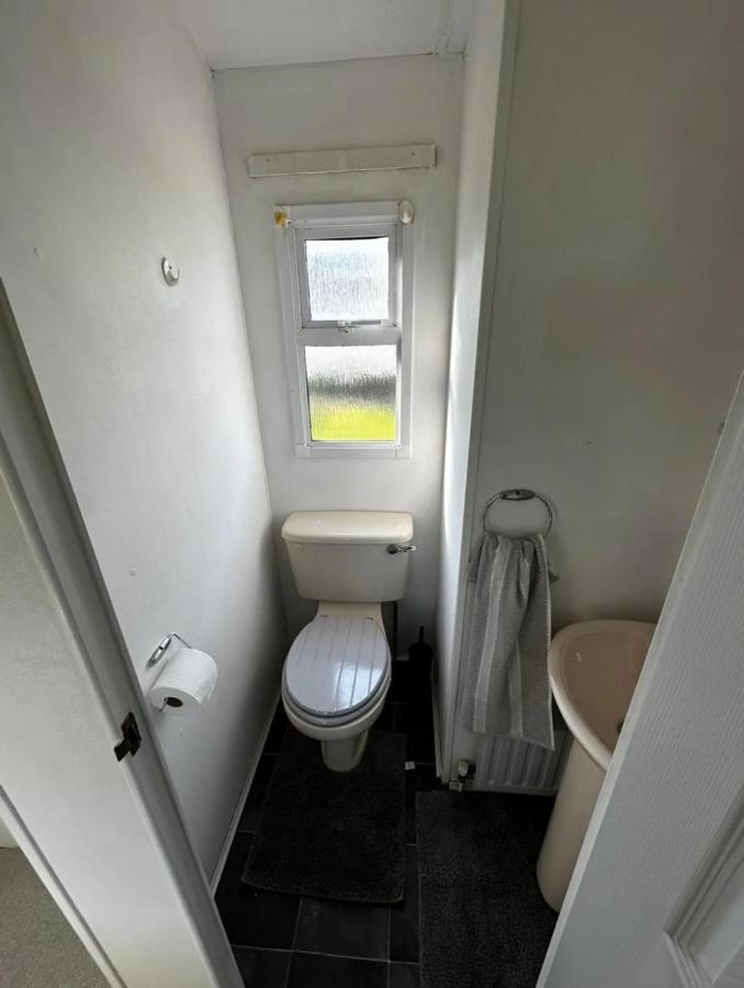 2 Bedroom Caravan With Sea Views Eastchurch Buitenkant foto